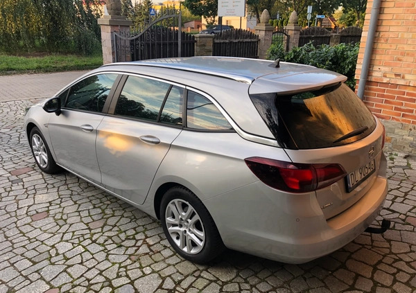 Opel Astra cena 45000 przebieg: 145000, rok produkcji 2018 z Jawor małe 497